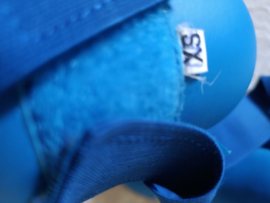 Продам перчатки и футы