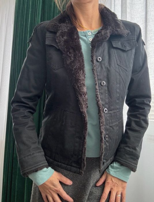 Geaca guess , pentru 14 ani ( 164 cm ) - potrivita pentru xs -m