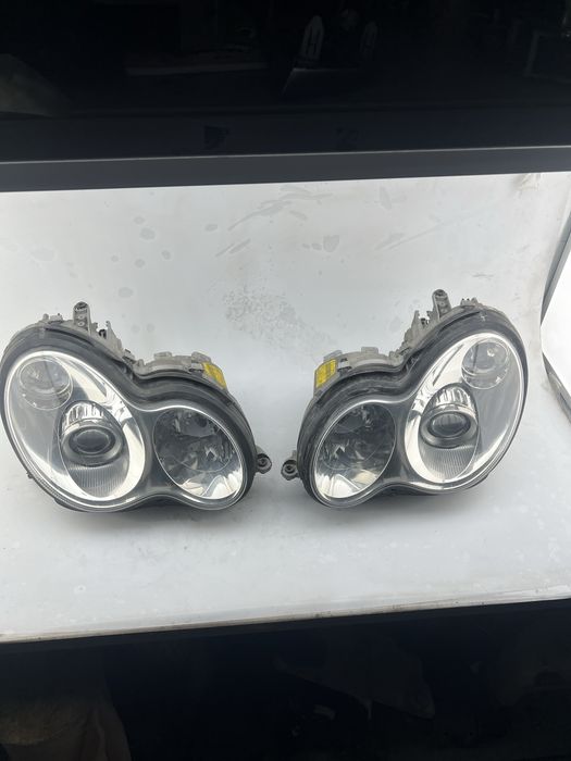 Far Faruri Stanga Dreapta Mercedes C-Class W203 0301166275 A2038203761 A 203 820 37 61 0301166276 A2038203861 Facelift Complecte