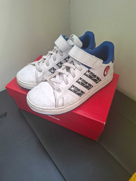 Маратонки Adidas 31