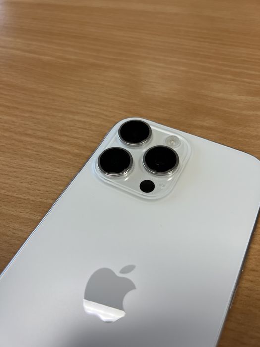 iPhone 16 Pro Max 256GB 28 цикъла Гаранционен