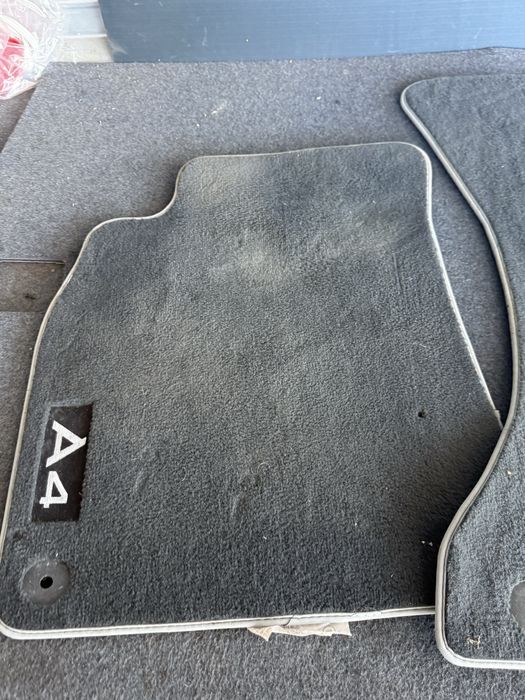 Оригинални предни задни стелки за Audi A4 2008-15 черни с сив кант