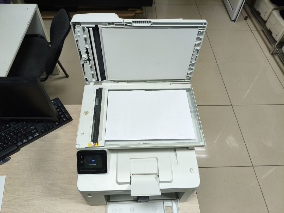 Продам принтер МФУ Hp m227fdw.