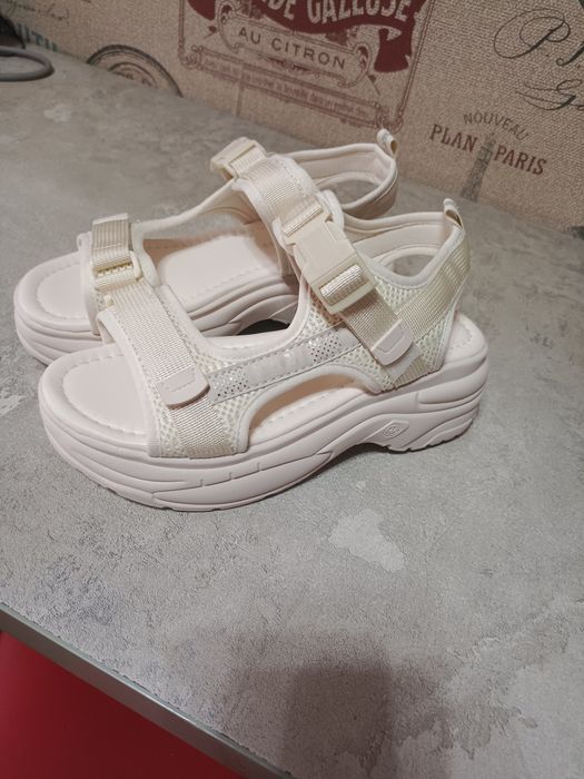Продам сандали 38 р