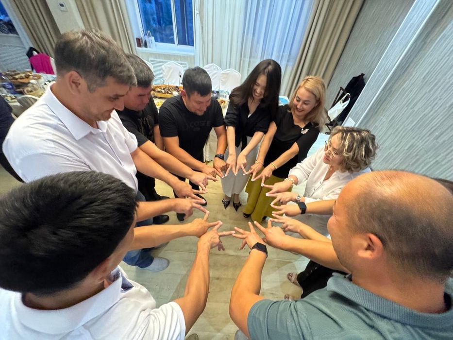 Тамада, тойларды жүргізу