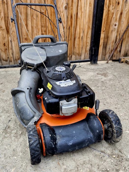 mașină de tuns iarba Husqvarna R152SVBBC 
Lățime de