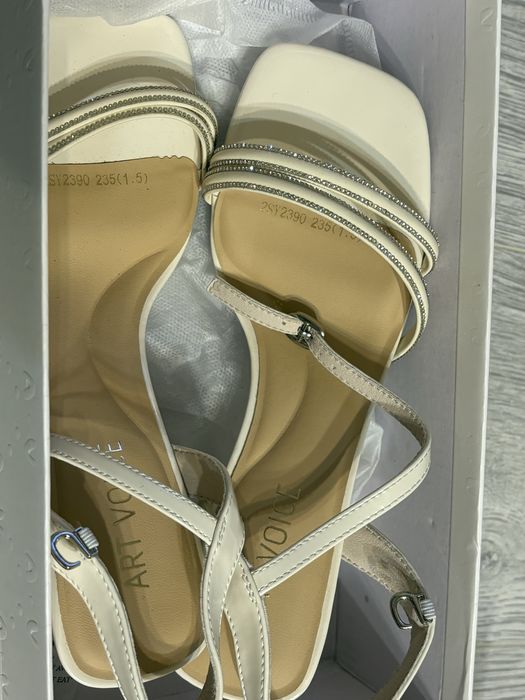 Продам бежевые туфли, босоножки