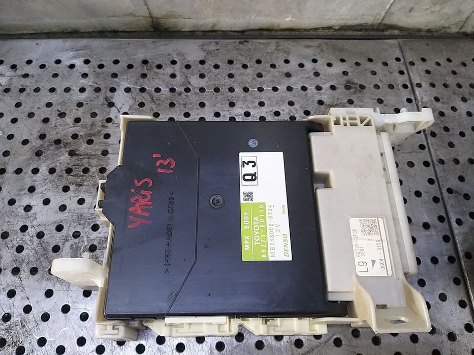 Modul panou sigurante toyota yaris 3 p13 892210d110 mb2380008334 8273052f80