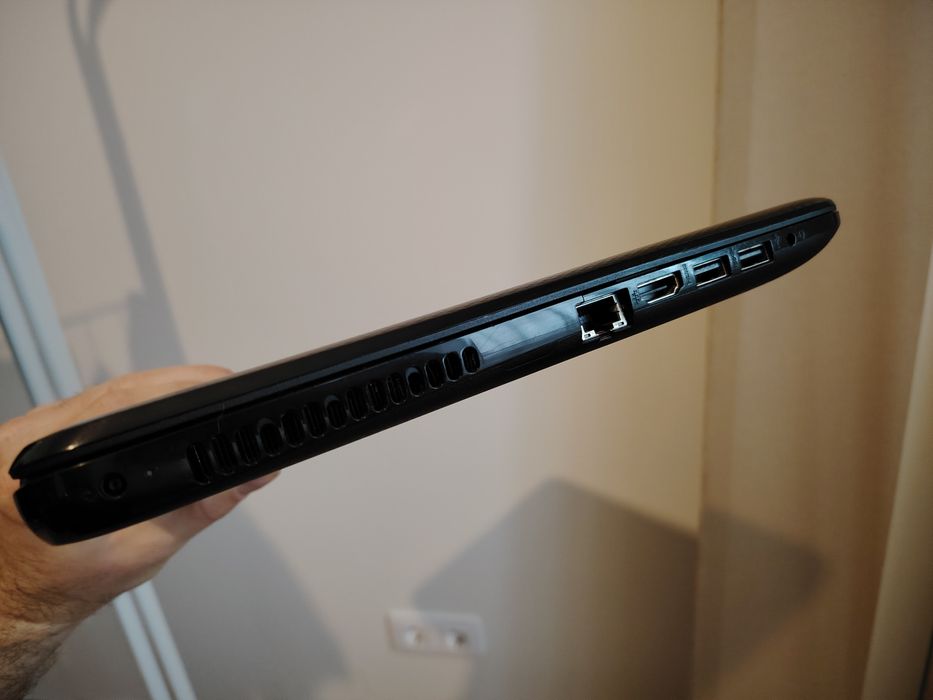 Laptop HP 15.6″ i5-4210U, 4GB RAM, Windows 7 original, baterie bună