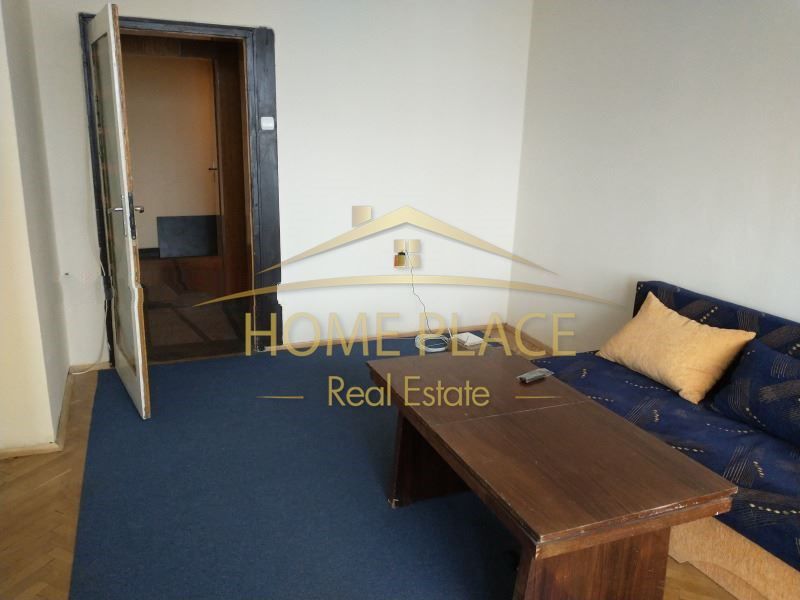 Многостаен апартамент  до  Руското  училище