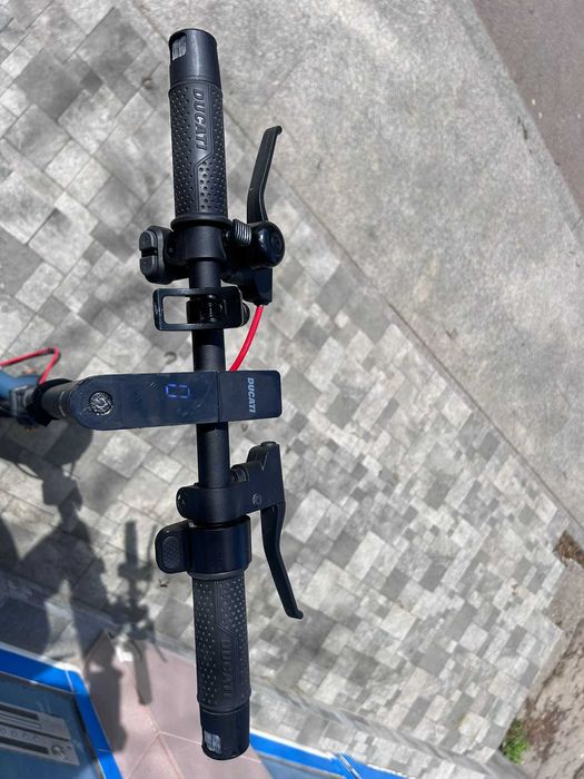 Trotineta Electrica Ducati PRO I MAX – Performanță urbană redefinită