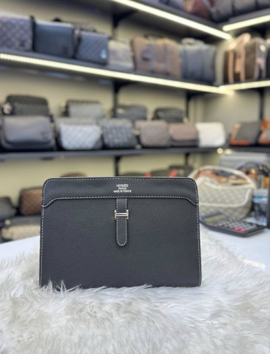 Чанта Клъч / тип плик Louis vuitton. НАЛИЧНИ !.