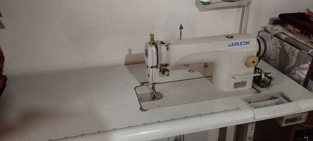 Jack Tikuv mashina sotiladi