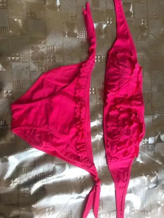 луксозен зелен бански топмодел Хавай и Розов с нежни къдрички и връзки