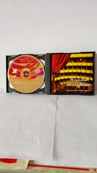 Продавам дискове с оперна и гръцка музика!