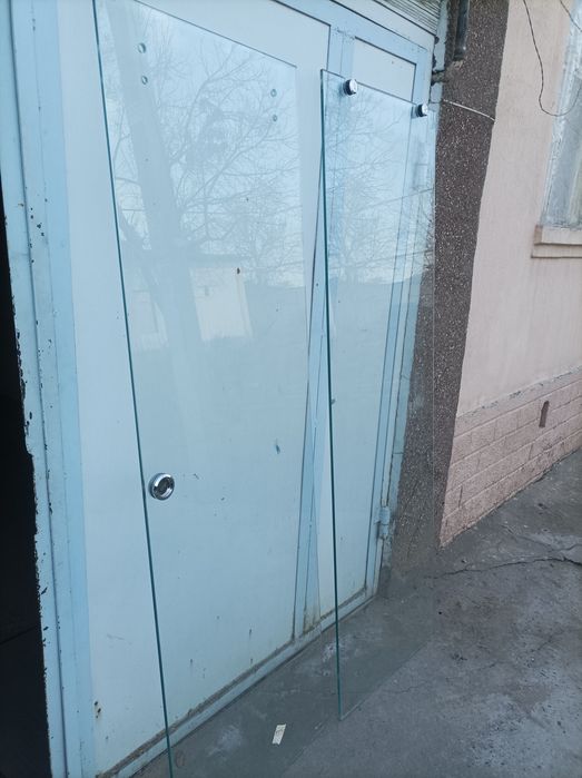 Продам стеклании двери продаются