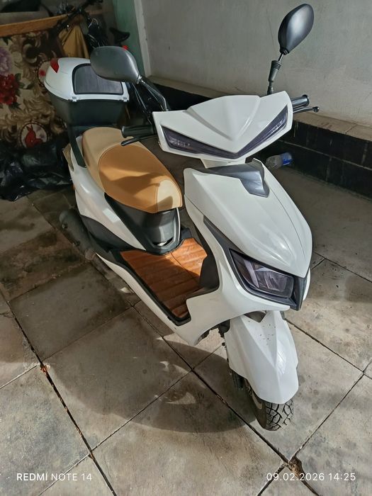 Продаю скутер LI YA M8 [2024)