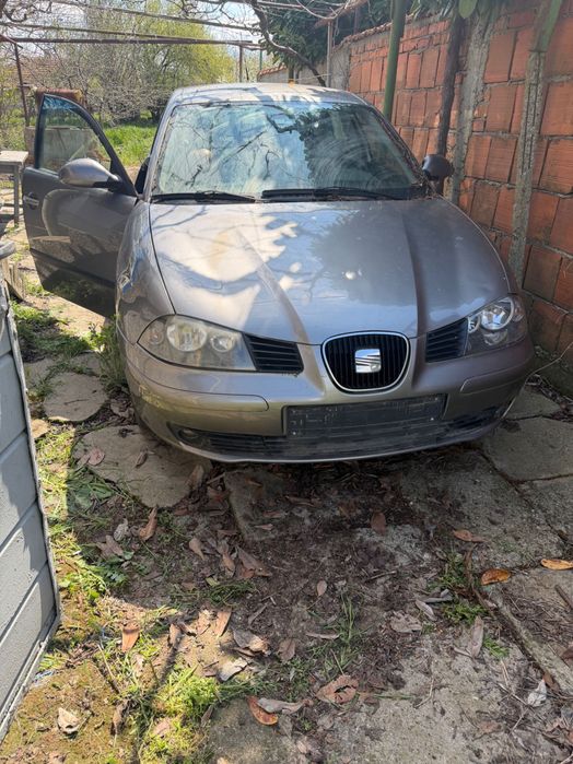 Seat Ibiza продава се цял за части.Бракуван