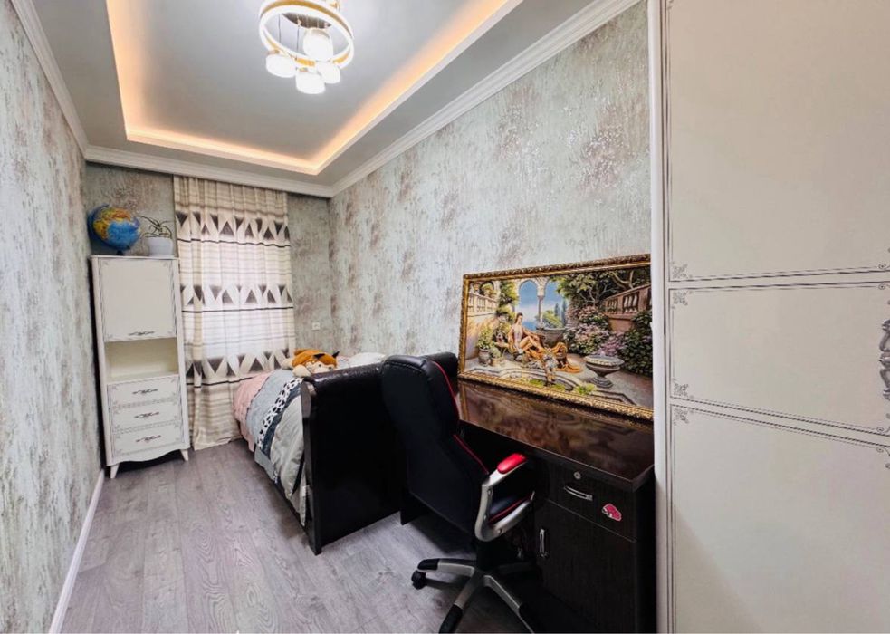 Ойбек метро, 4х комнатная квартира В центре