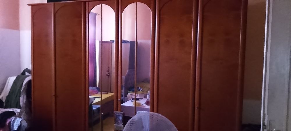 Vând mobilier cu 6 usii 3m50 cm lung