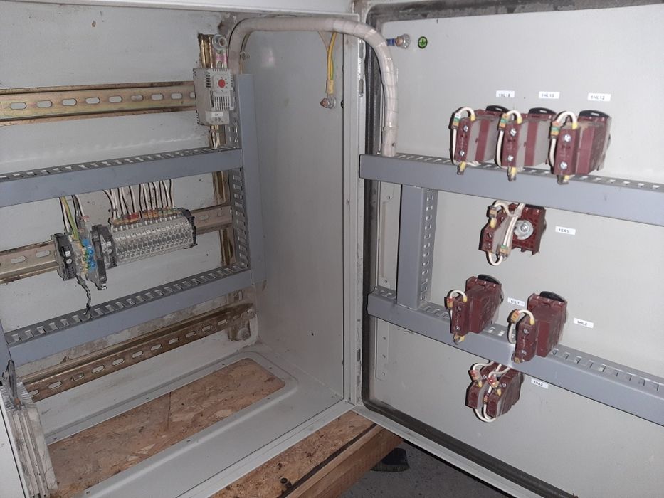 Шкаф управления насосом.