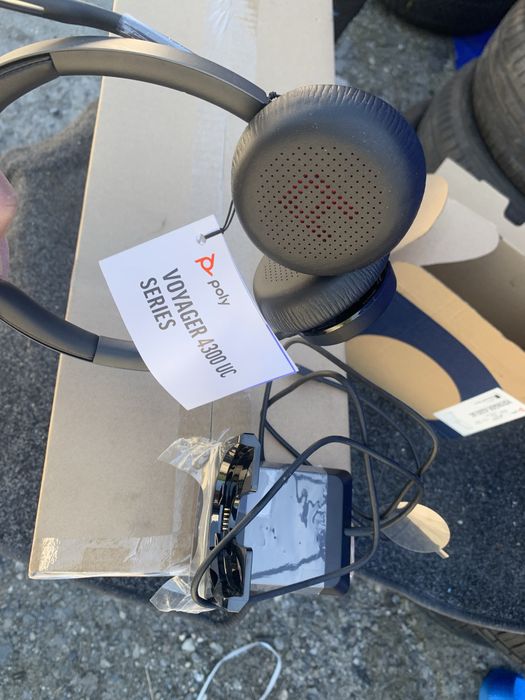 Poly VOYAGER безжични слушалки