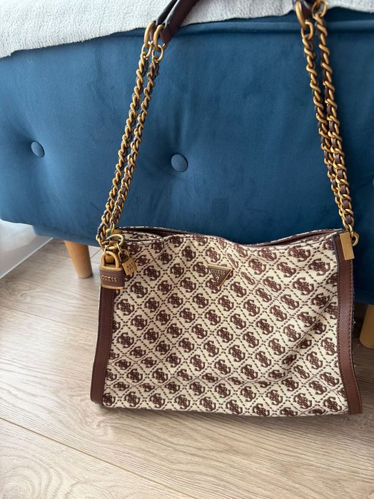Чанта Guess, отлично състояние, не е използвана.