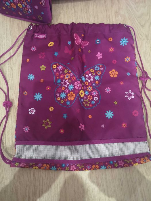 Ученическа раница със аксесоари