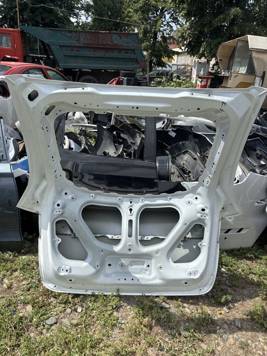 Капак Tesla Model Y