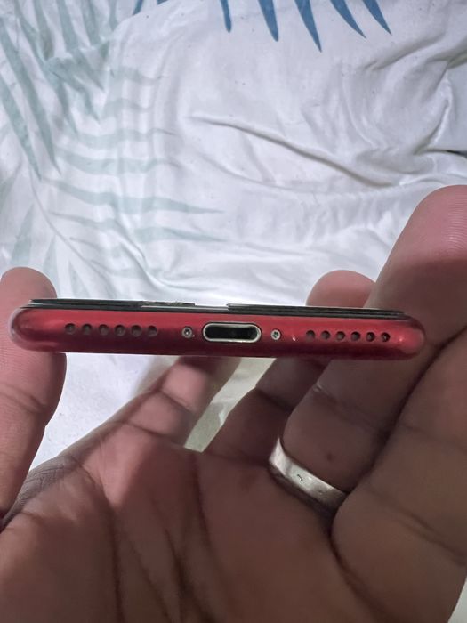 iPhone SE 2020 продается