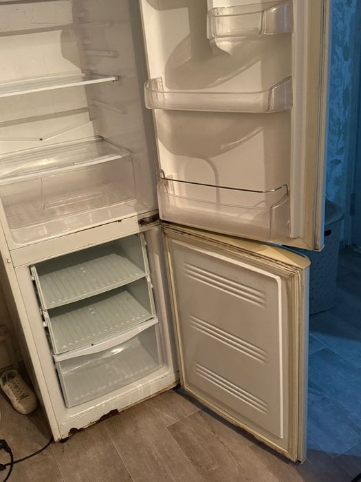 Холодильник сатылады