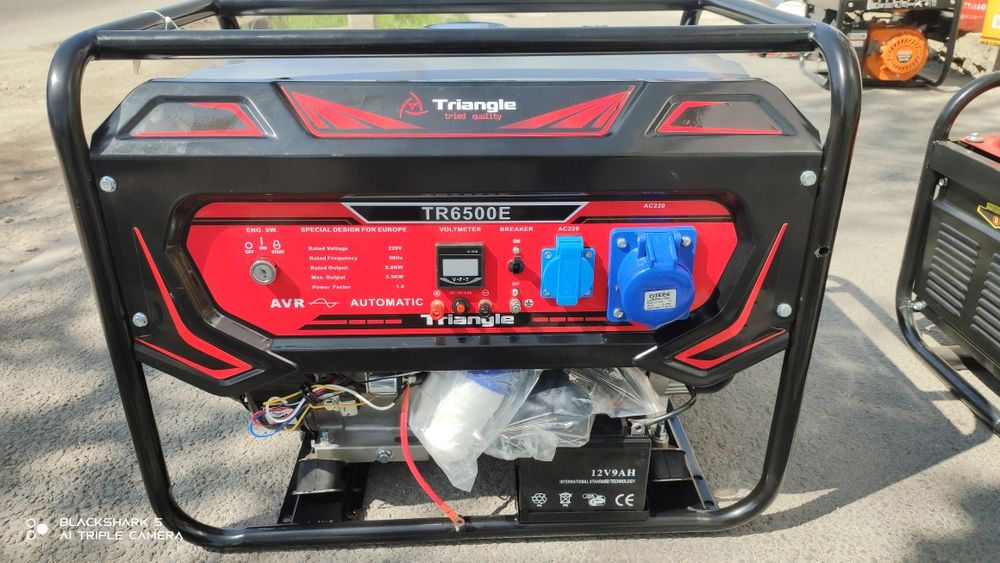 Генератор. Движок. Гиниратор. Бензиновый генератор. Электростанция