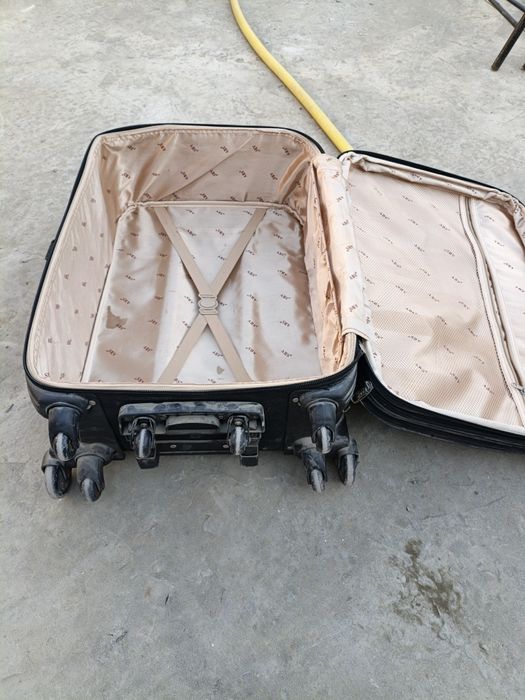 Chemadan sumka sotiladi