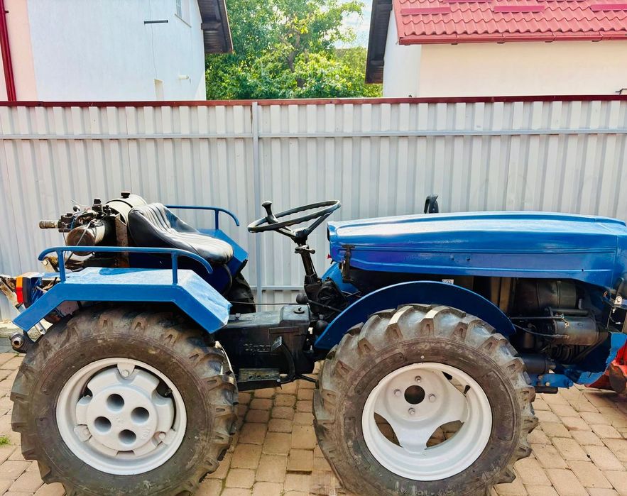 Tractor 4x4 Antonio Carraro + Remorcă basculabilă