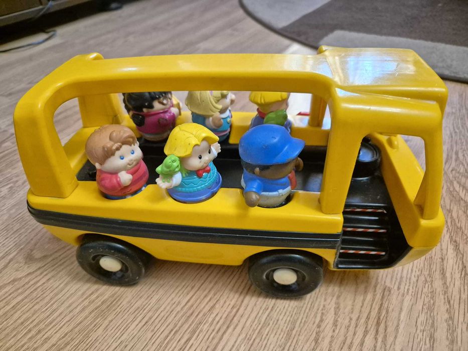 Jucarie autobuz scolar cu figurine