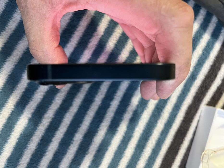 Продаю Айфон 13