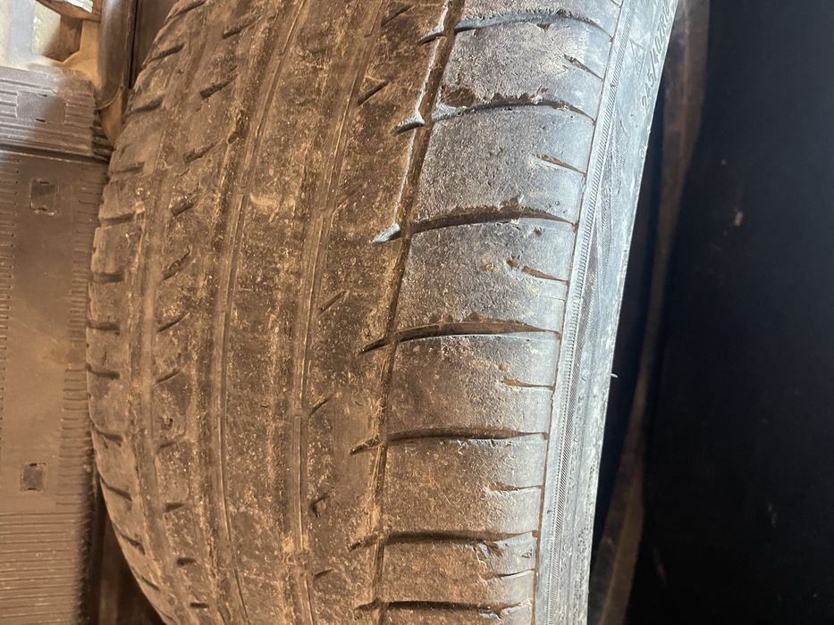 Продам резину 245/40/18