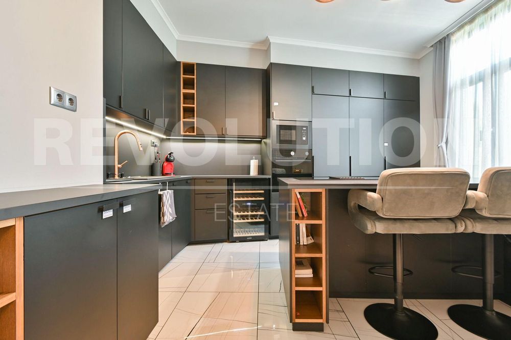 Продава се Тристаен апартамент в София, Център - 123 кв.м за 3171 €/кв.м - Снимка #5