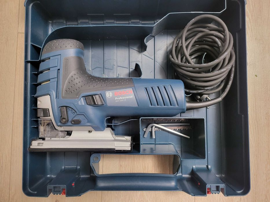 Fierastrau pendular Bosch profesional GST 150 CE