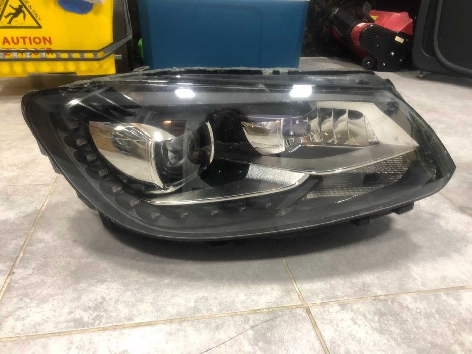 Оригиналени ксенонови фарове за Фолксваген Туран2013 комплект с модули