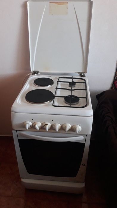 Комбинирана готварска печка (газ , ток)