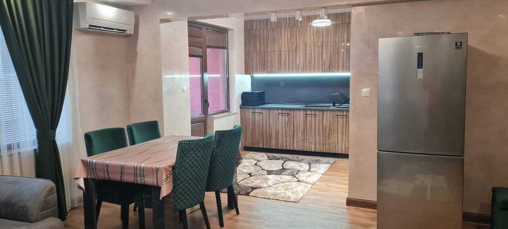 Продава се Тристаен апартамент в Пловдив, Остромила - 110 кв.м за 1864 €/кв.м - Снимка #12