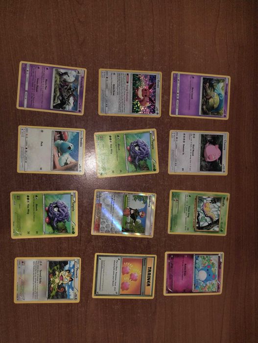 Vand 72 de carti Pokemon, pret negociabil