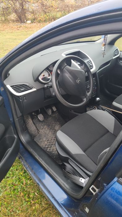Vând Peugeot 207 sau schimb cu 4x4