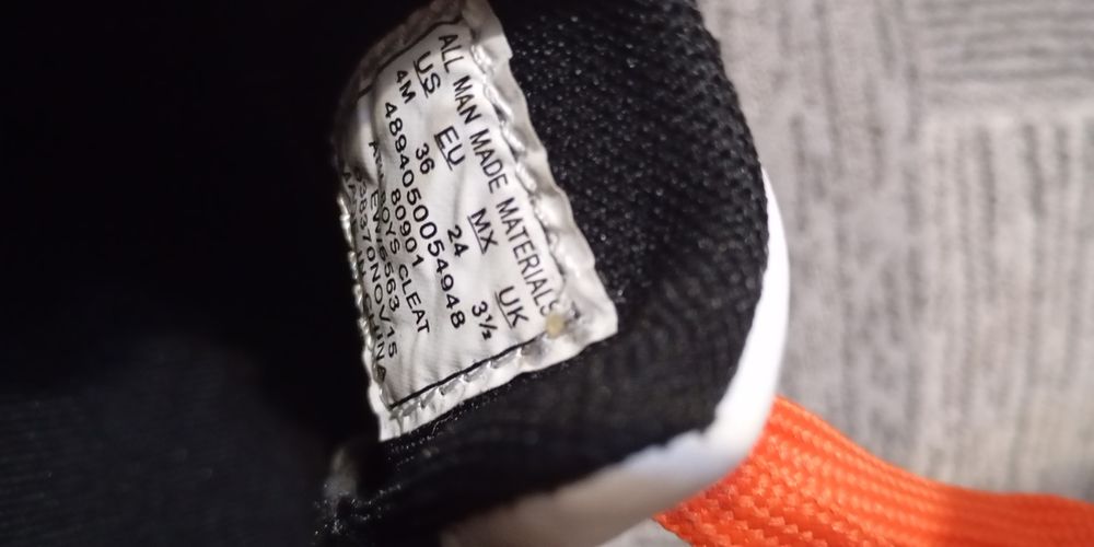 Футболни ботонки Нови