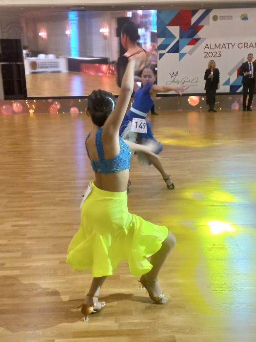 Платье для бальных танцев