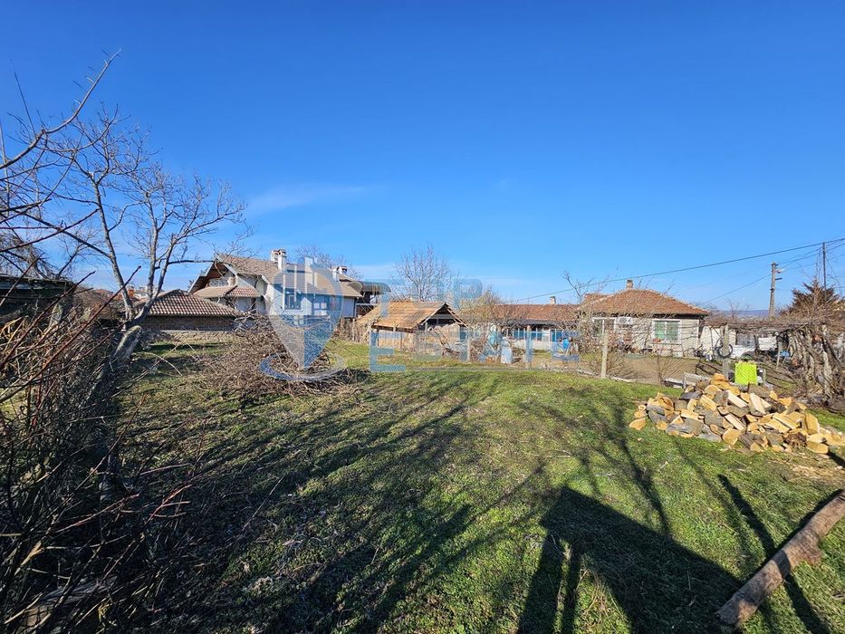 Парцел с правилна форма в регулация в централната част на гр. Ляскове