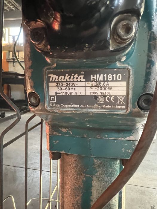 Ciocan demolator Makita HM1810 picamer