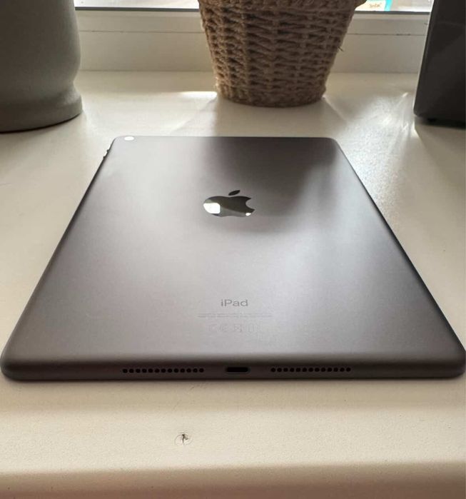 Продам Apple iPad 8 (2020)