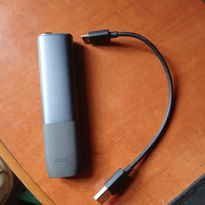 Aparat IQOS cu incarcator